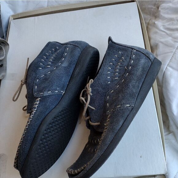 Minnetonka leather shoes  - Picture 3 of 6